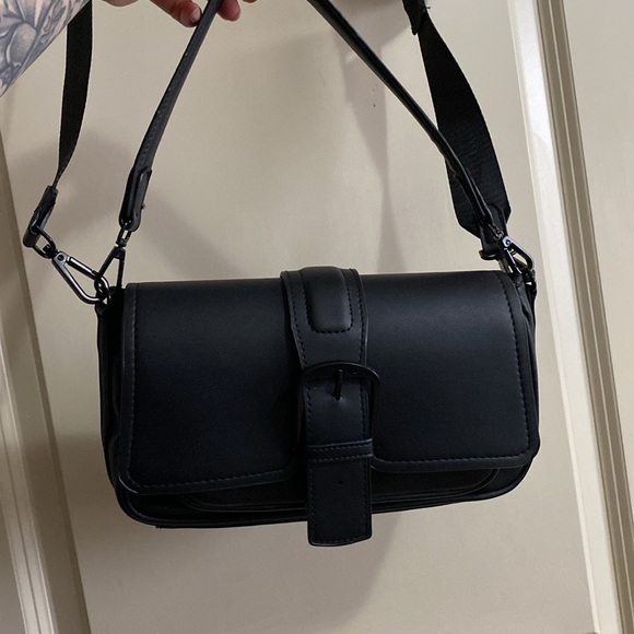Steve Madden Handbags - STEVE MADEN black crossbody bag